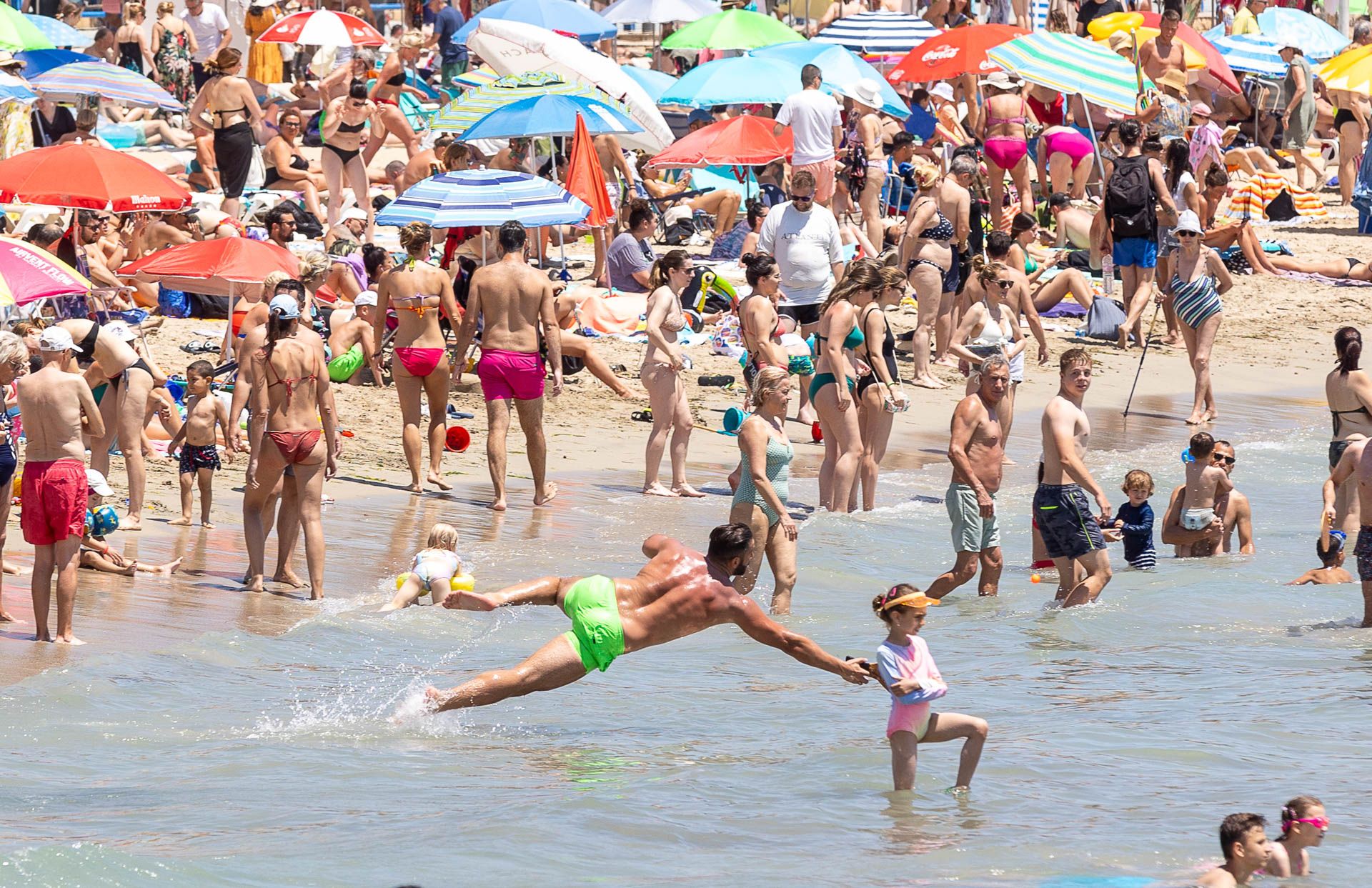 Junio se despide con las playas llenas