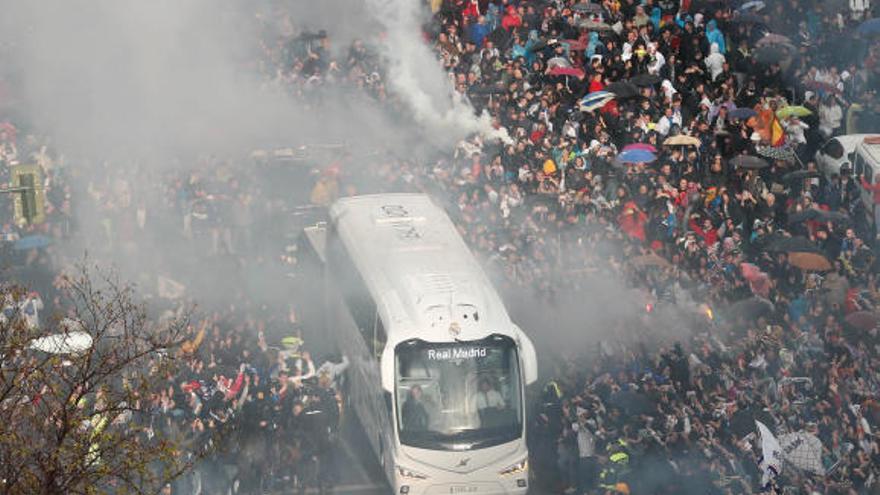 Recibimiento al Real Madrid antes del partido contra el Wolfsburgo