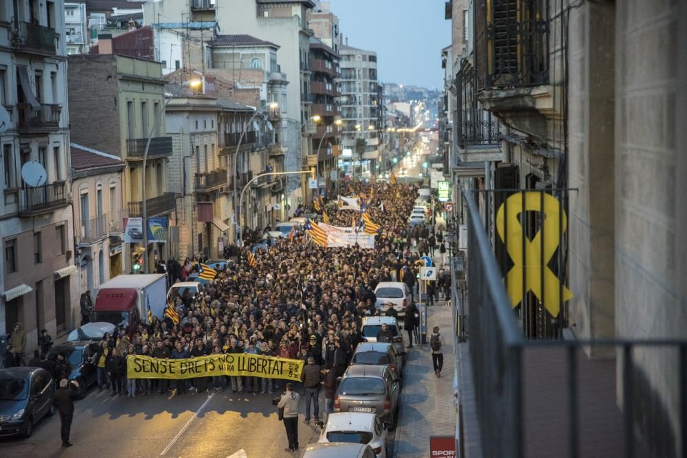 Milers de persones es manifesten a Manresa per la