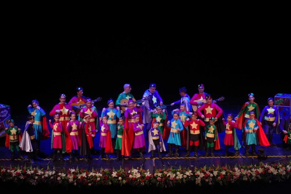 Las imágenes de la primera sesión de semifinales del COAC del Carnaval de Málaga, ya en el Teatro Cervantes.