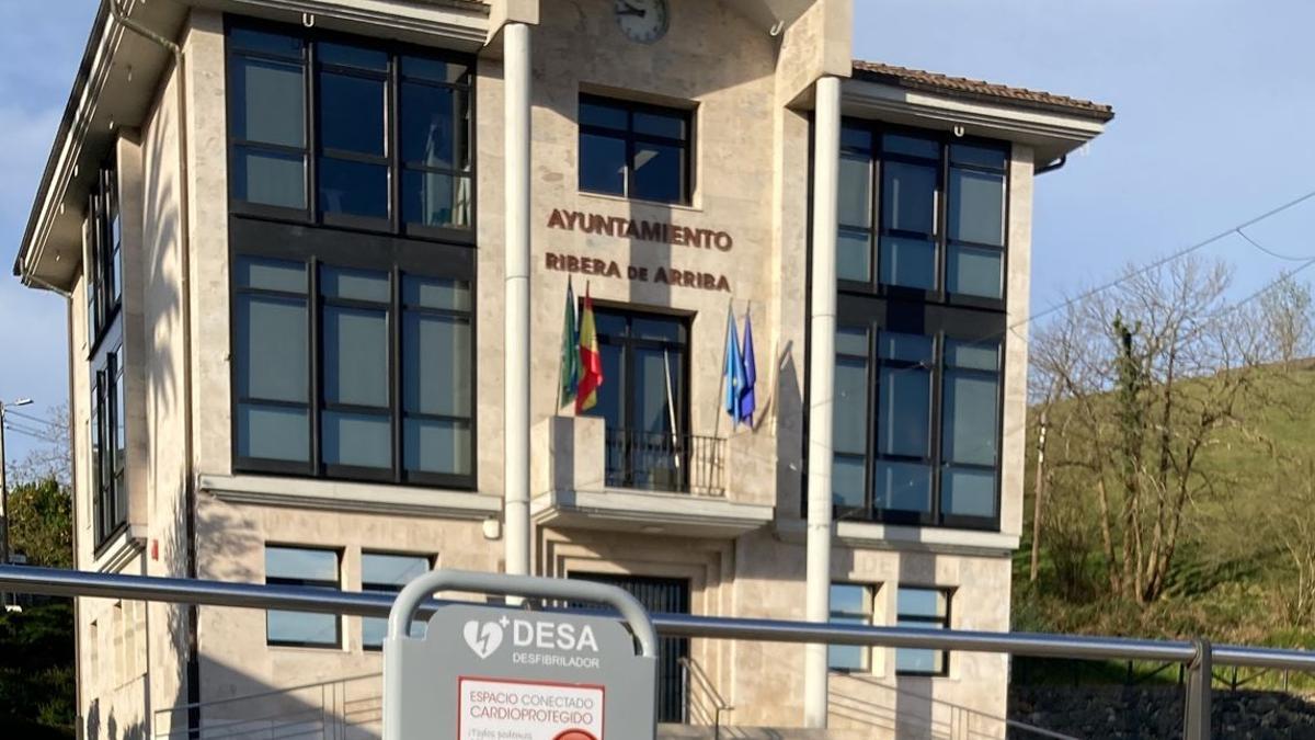El Ayuntamiento de Ribera de Arriba.