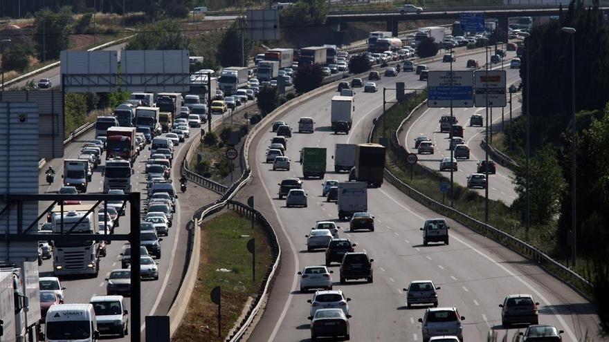 Más de la mitad de los conductores cambia de carril sin intermitente