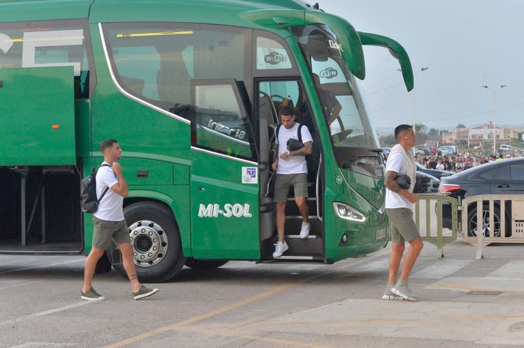 Ambientazo en el Martínez Valero en la previa del Elche - Madrid