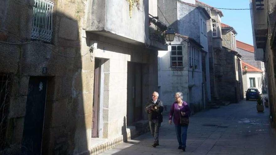 El incendio se declaró en este edificio de tres pisos de la calle Novedades. // Noé Parga