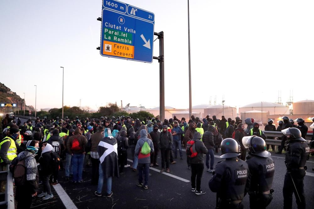 Talls i protestes a Bacelona per la reunió del 21D