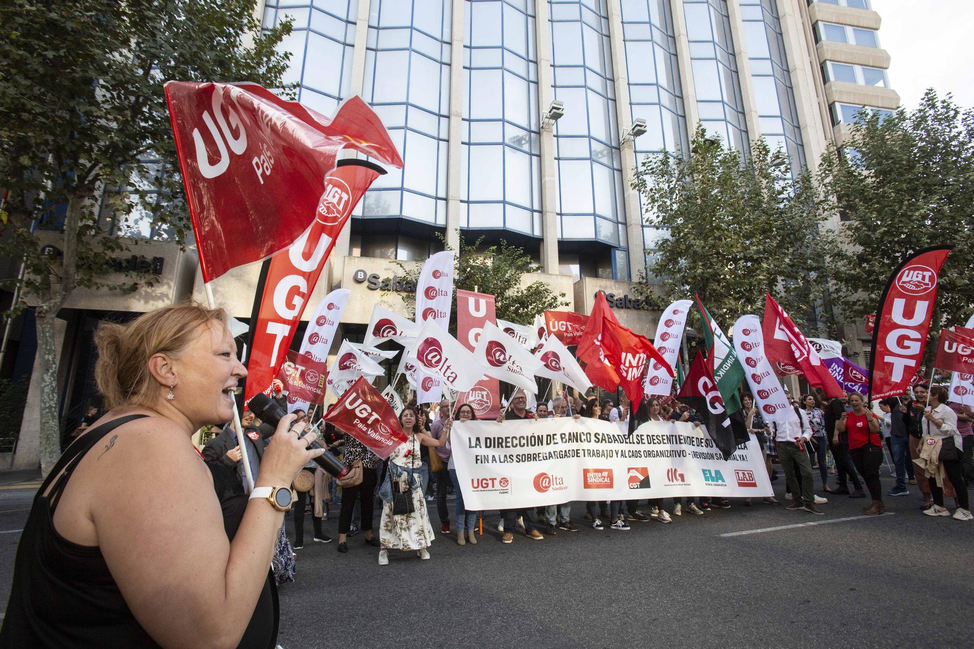 Protesta por las condiciones laborales en Banco Sabadell