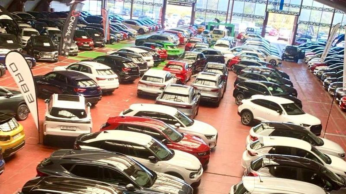 Cientos de coches en el Recinto Ferial de Amio en una edición anteriro de Stock Fuera.