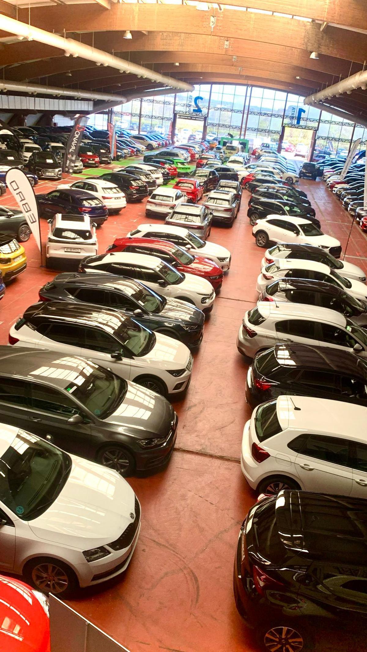 Cientos de coches en el Recinto Ferial de Amio en una edición anteriro de Stock Fuera.