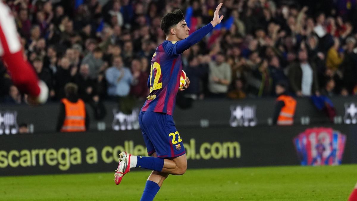 Marc Bernal, durant un partit al Camp Nou