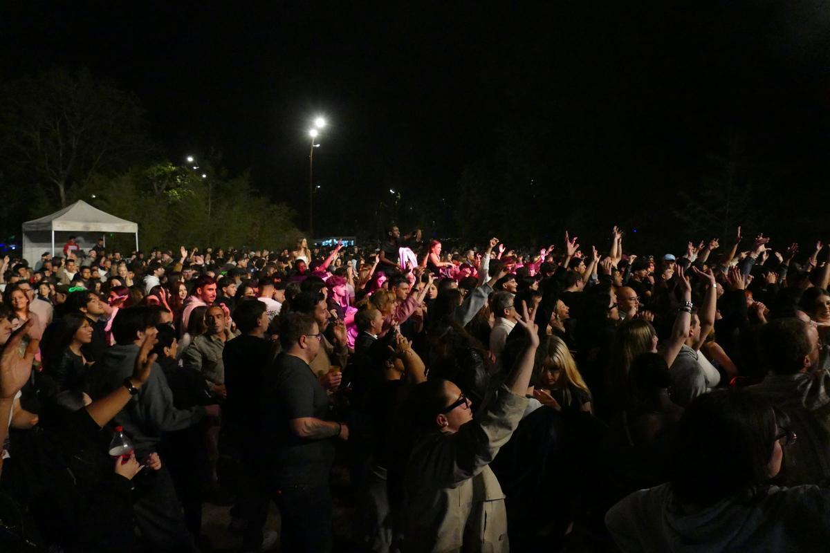 Flaix FM i Lia Jensen omplen la primera nit de Barraques al Rampell