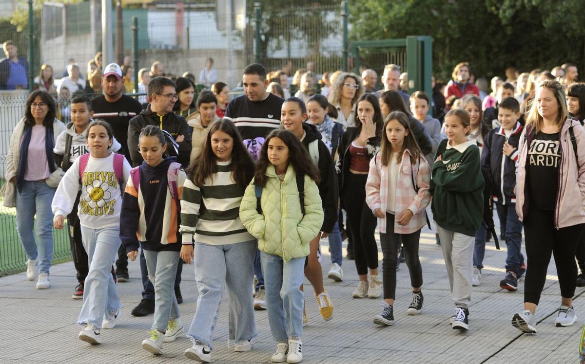 Inicio del curso, el pasado jueves, el en CEIP Xesús Golmar. | // BERNABÉ/JAVIER LALÍN