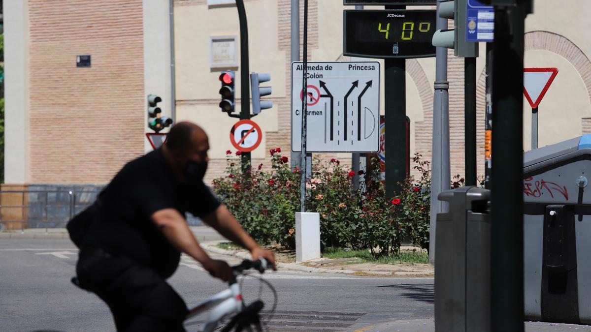 Los termómetros que estaban situados al sol han superado los 40 grados en varios puntos del interior.