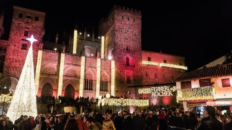 Guadalupe le disputará a Puebla de Sanabria albergar la 'Gran Fiesta de la  Luz' de Ferrero Rocher - El Periódico Extremadura