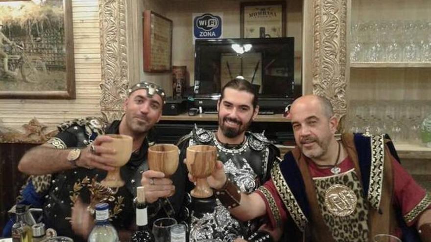 El brindis  de la &#039;Camada del león&#039;