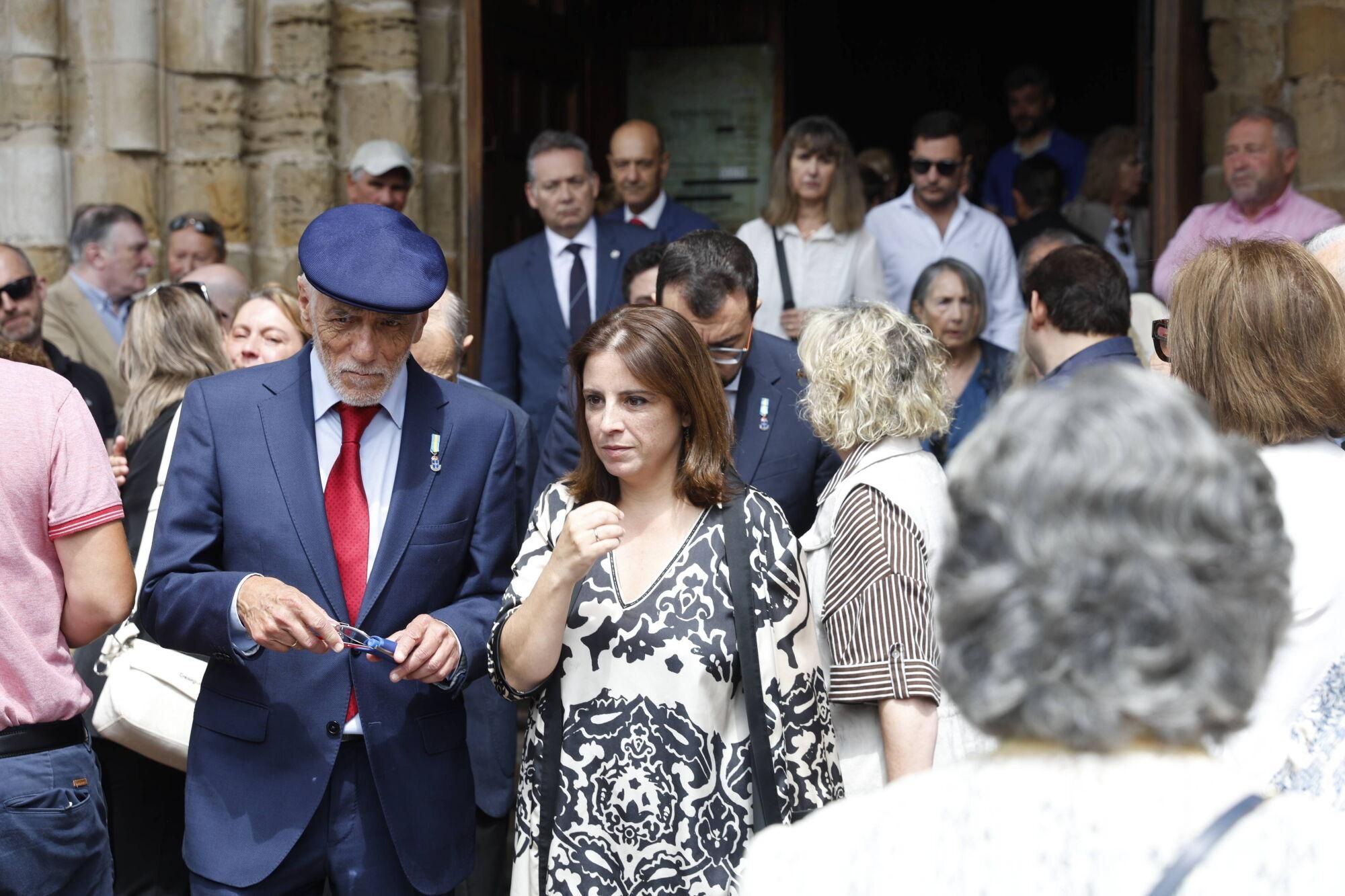 Las imágenes del funeral de Antonio Trevín en la basílica de Llanes.
