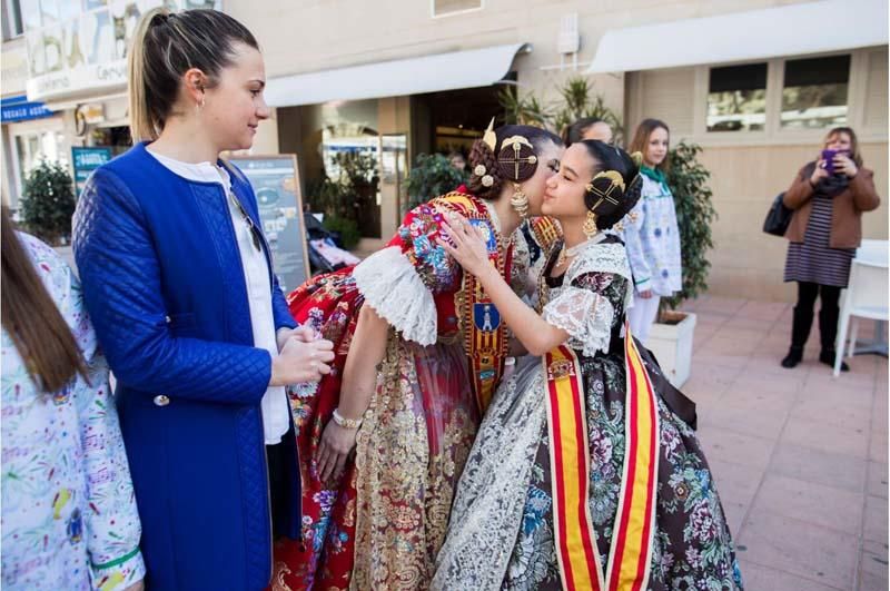 Visita de la fallera mayor infantil y la corte de honor a les Coves de Sant Josep