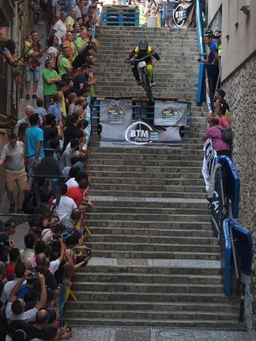 Un moment de l''Urban Downhill Show a la Pujada Sant Domènec