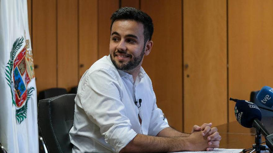 Javier Amador, ayer, durante la rueda de prensa en las Oficinas Municipales.