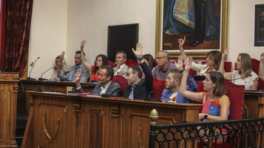 Cuatro ediles del PSOE y uno del PP se quedan sin sueldo municipal