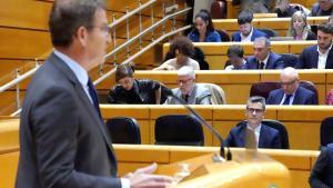 Alberto Nuñez Feijóo  y Felix Bolaños   durante el Pleno del Congreso  de Reforma del artículo 49 de la Constitución Española.