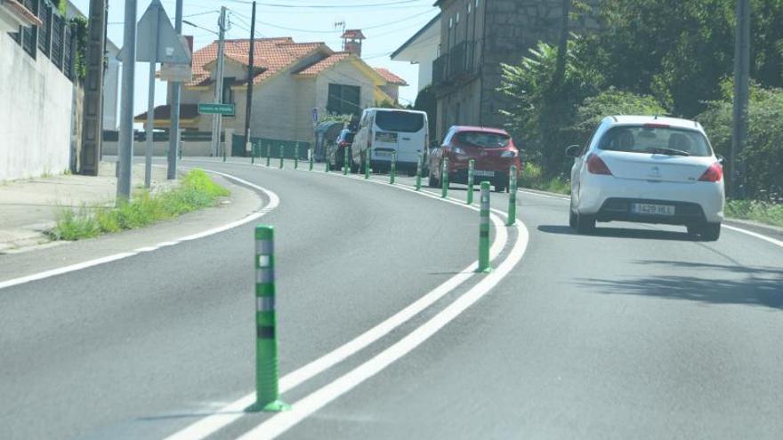 La Xunta instala pivotes para calmar el tráfico en la Curva do Cuco con quejas de conductores
