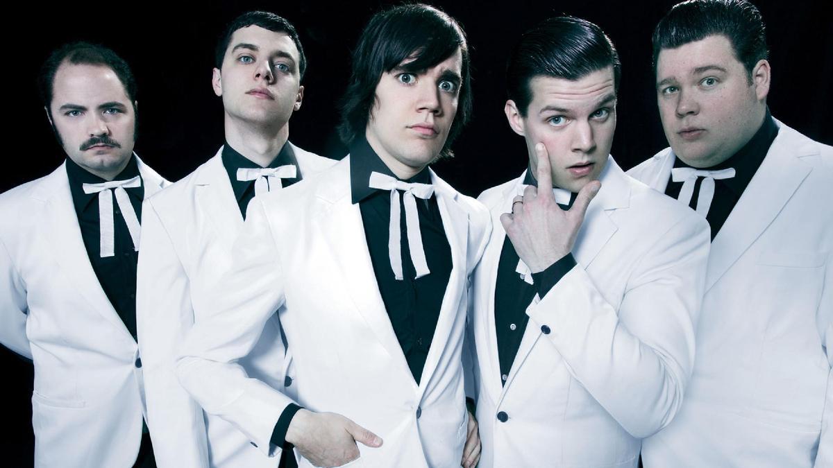 La banda sueca The Hives ha tenido que suspender su actuación en el Weekend Beach.