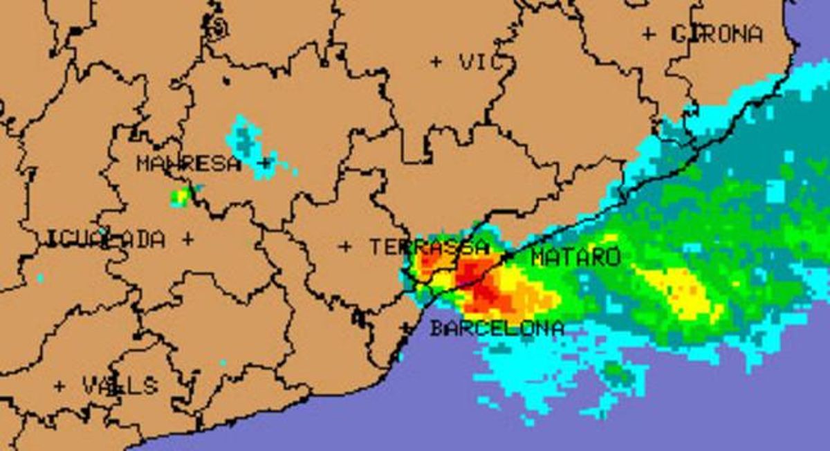 Imatge del radar de pluges del Meteocat de les 18.45 on es veu l’epicentre de la tempesta (color vermell) al Maresme. Imatge del radar de pluges del Meteocat de les 18.45 on es veu l’epicentre de la tempesta (color vermell) al Maresme.