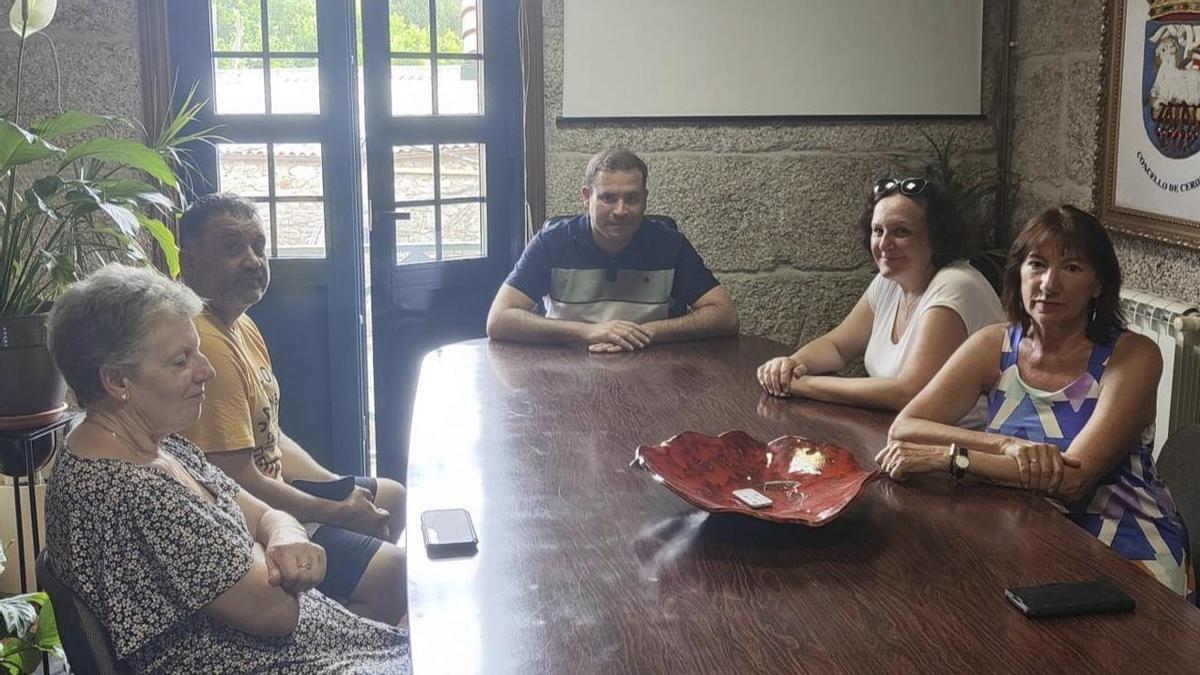 Encuentro de Jorge Cubela con representantes de la plataforma.