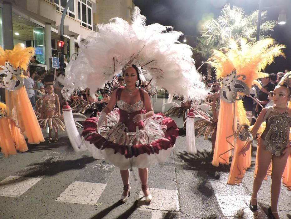 La bahía de Águilas se transforma en un gran teatro en su Carnaval de verano