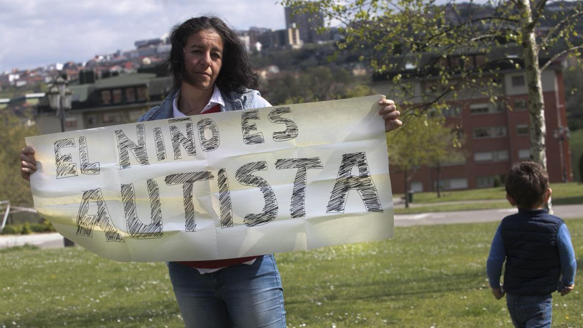 Oviedo protege a las personas con enfermedades como el autismo que salen a la calle