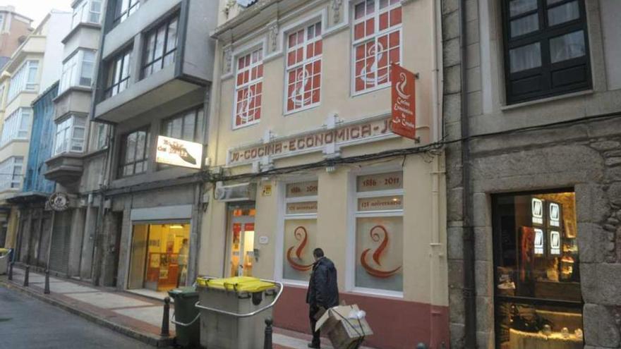 Fachada del edificio de la Cocina Económica de A Coruña.