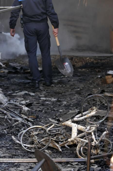 El incendio en un bazar chino en Pola de Lena