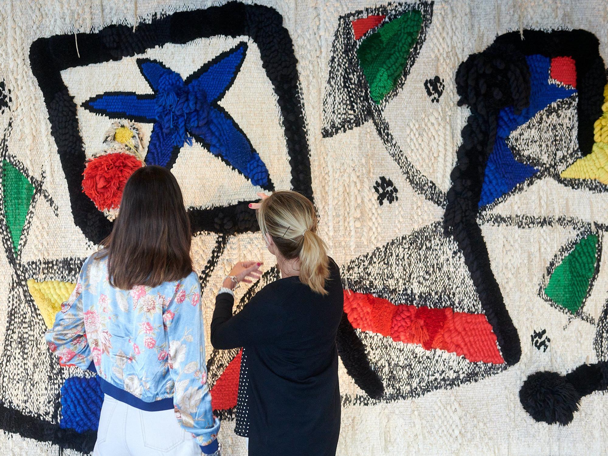 El CaixaForum Zaragoza muestra un gran tapiz de Miró