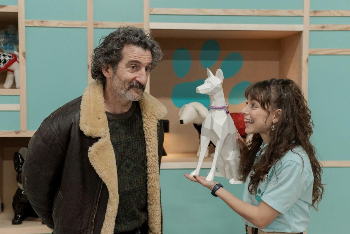 Los intérpretes Luis Zahera y Lucía Caraballo, en una escena de ‘Animal’. | Netflix