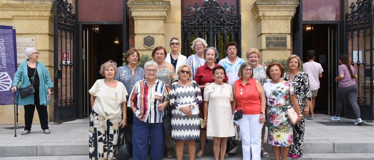 Alumnas de la primera promoción de la Escuela de ATS de Córdoba.