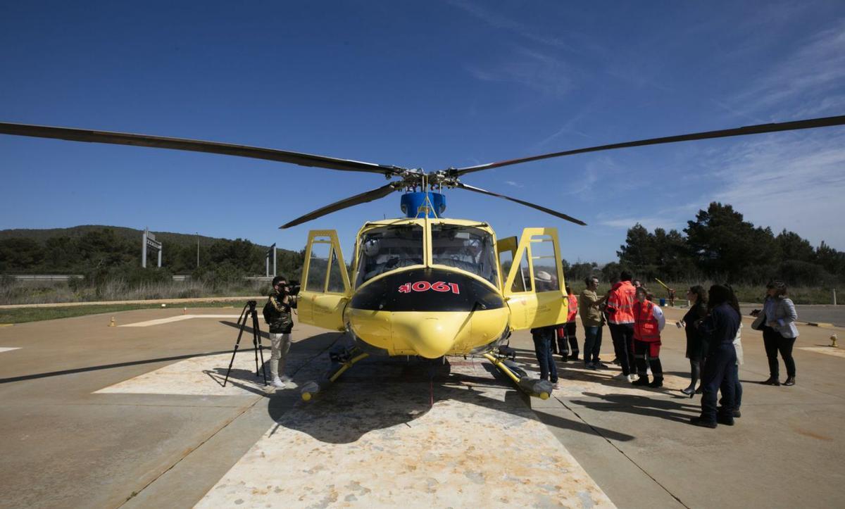 Presentación el pasado marzo en el Hospital Can Misses de uno de los helicópteros. | VICENT MARÍ