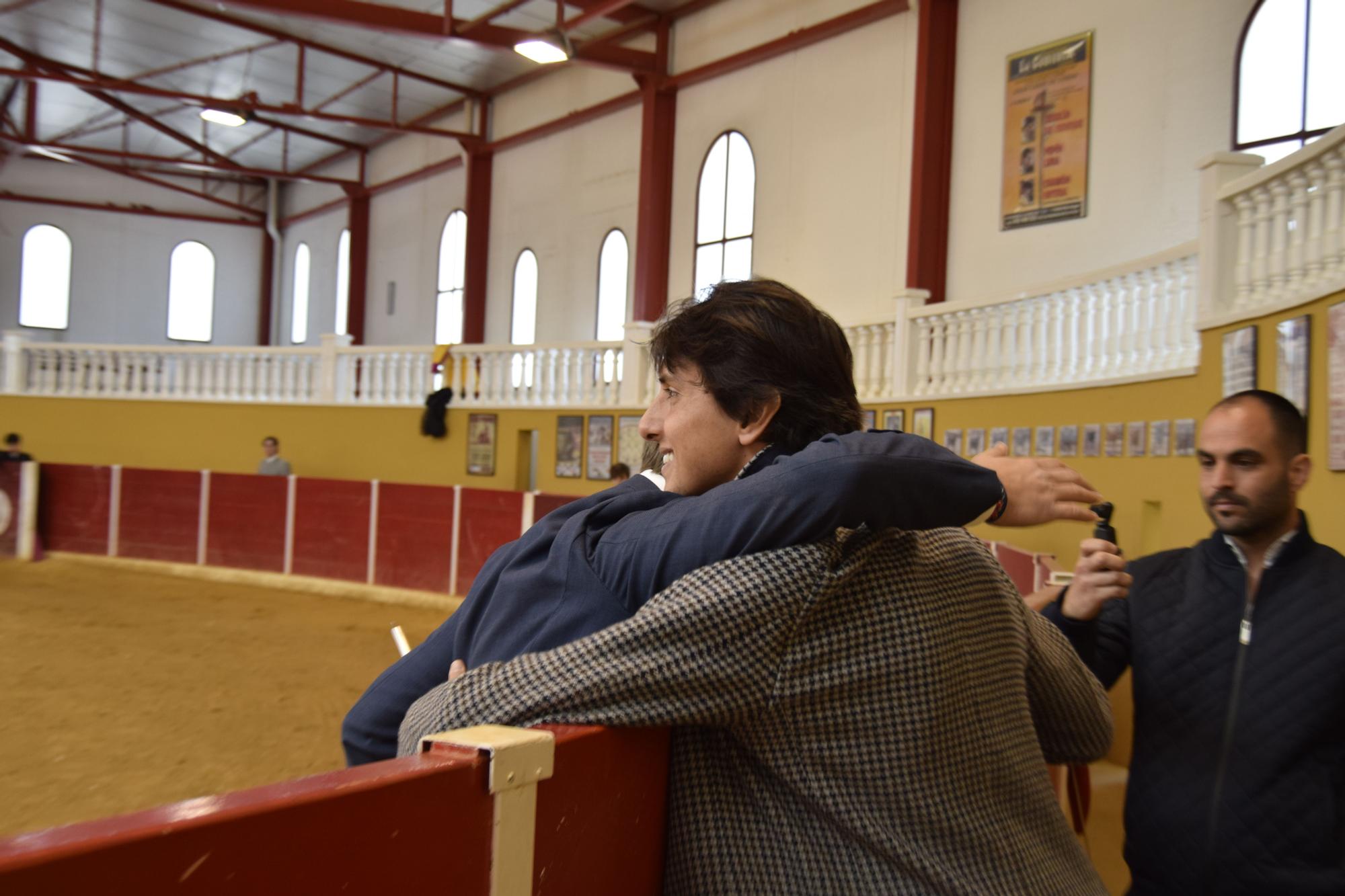 La convivencia entre Roca Rey y la Escuela Taurina de València, en imágenes