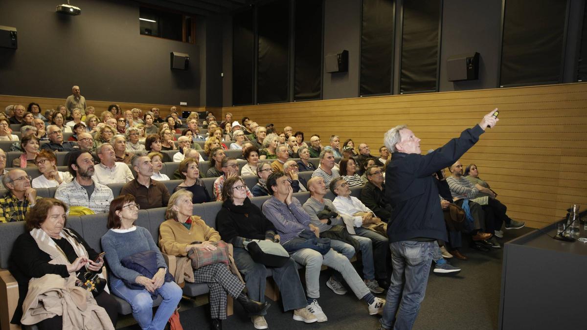 Público asistente a la proyección del Ateneo Obrero.