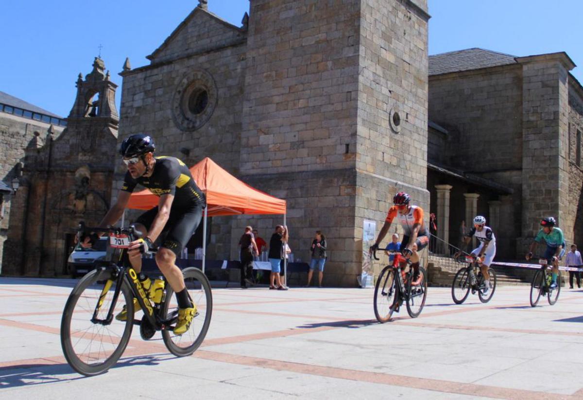 Vivas arrebata a Lobato el triunfo en Sanabria del Gran Fondo Braganza