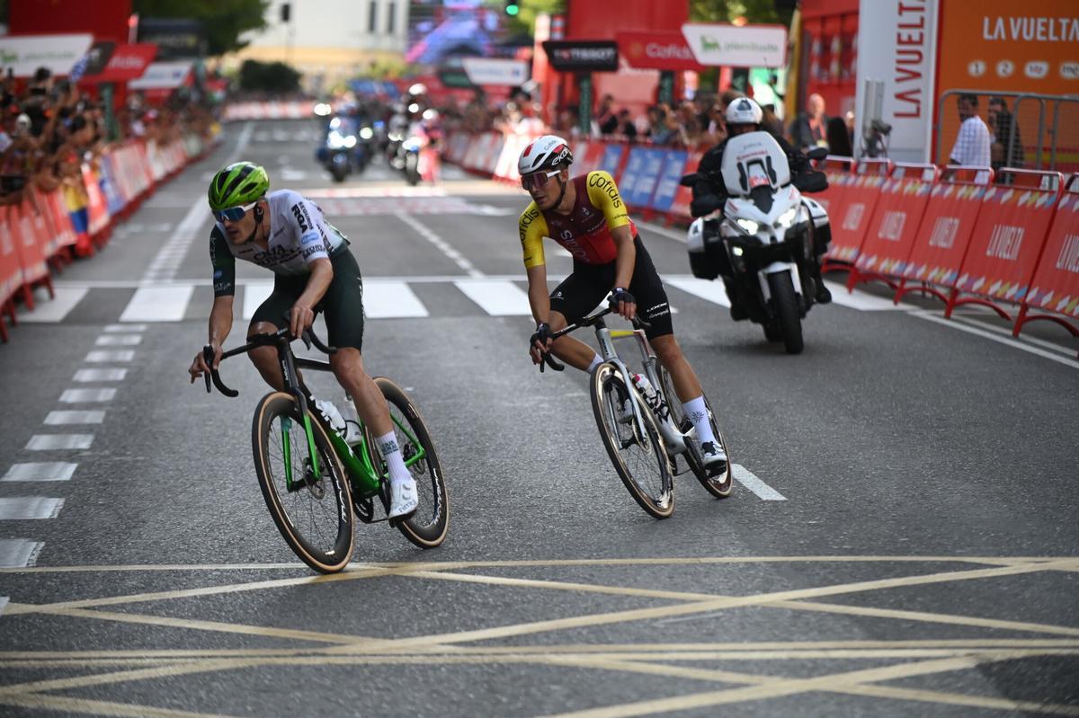 En imágenes | Así se ha vivido la llegada de La Vuelta a Zaragoza.