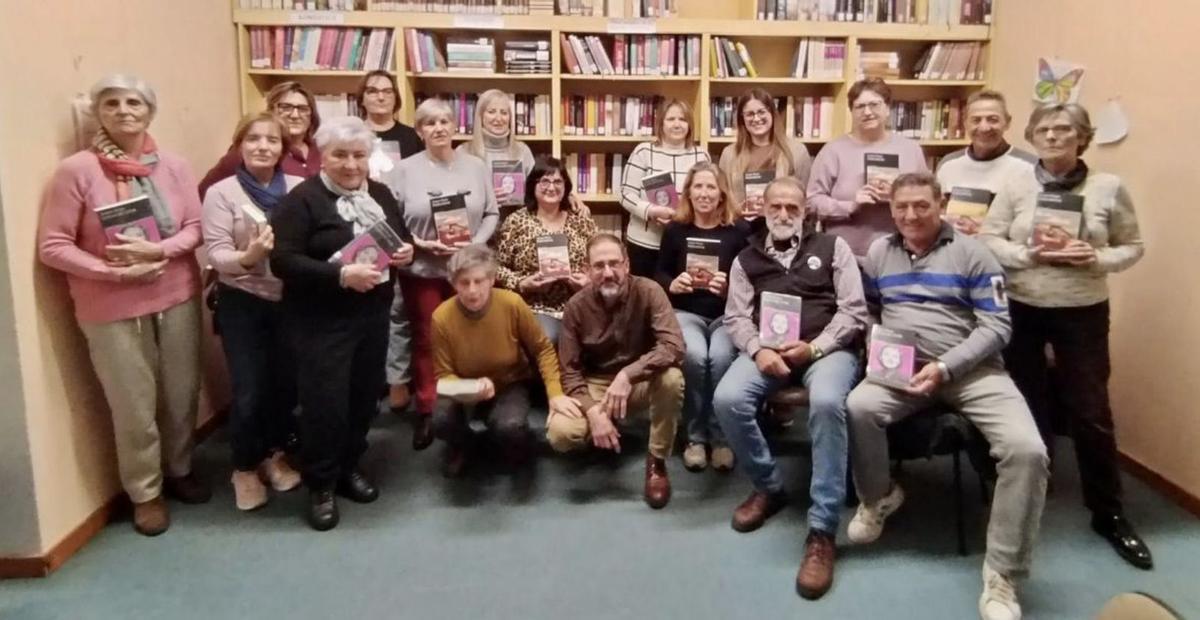 Berges reunió el 3 de diciembre en la biblioteca a un grupo de 17 lectores. | SERVICIO ESPECIAL