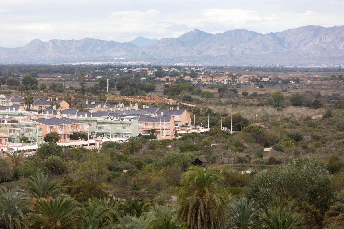Vivienda de Gran Alacant pegada al Clot de Galvany