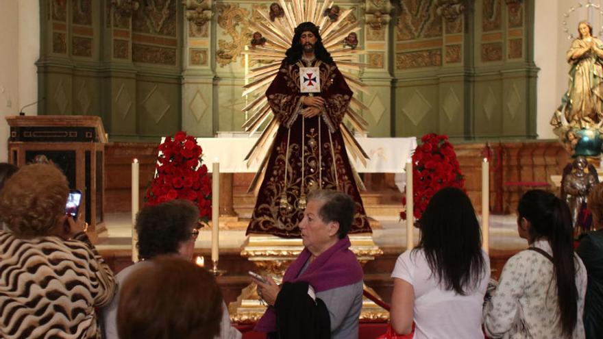El Cristo de Medinaceli en el altar mayor de Santiago, el pasado año.