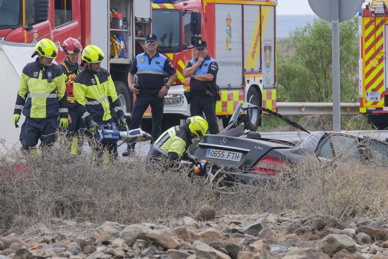 Grave accidente entre un coche y una guagua de Global en Gran Canaria