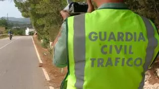 Buscan al conductor de una furgoneta blanca, único testigo del accidente que sufrió una joven en Ibiza