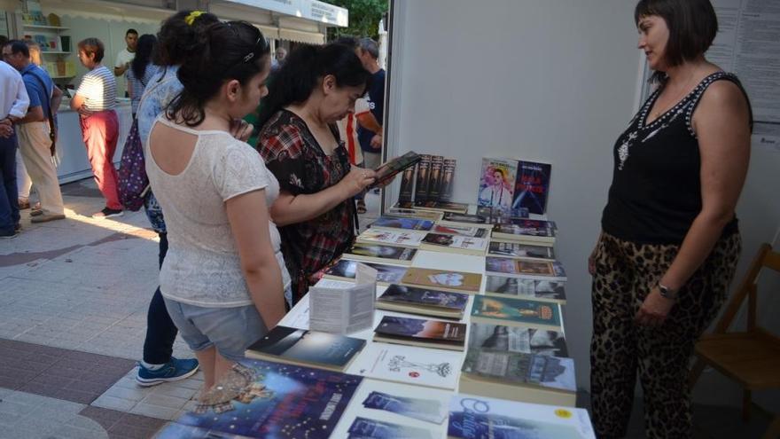 Edición pasada de la Feria del Libro en Benavente.