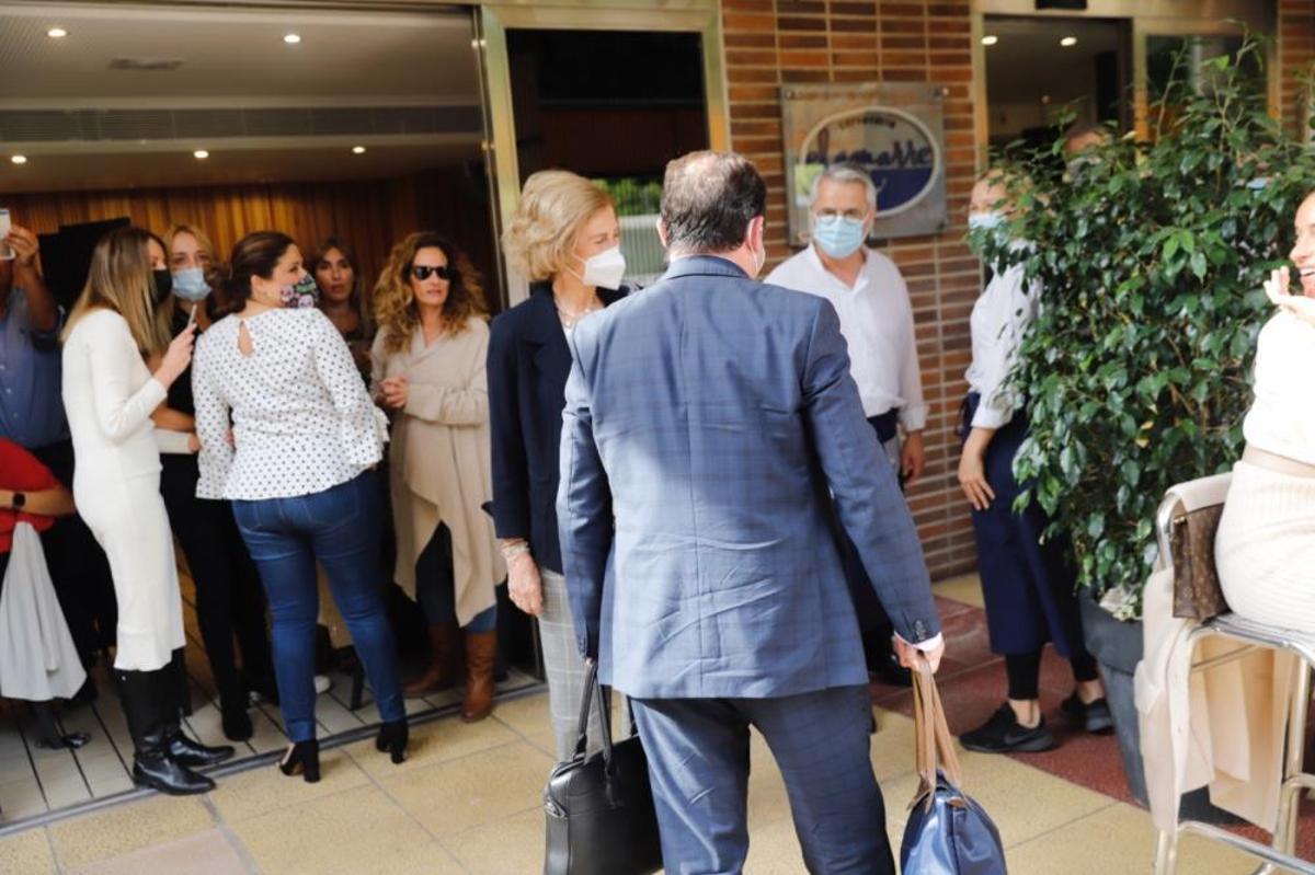 Doña Sofía, interesada en la gastronomía murciana, vista el restaurante El Amarre