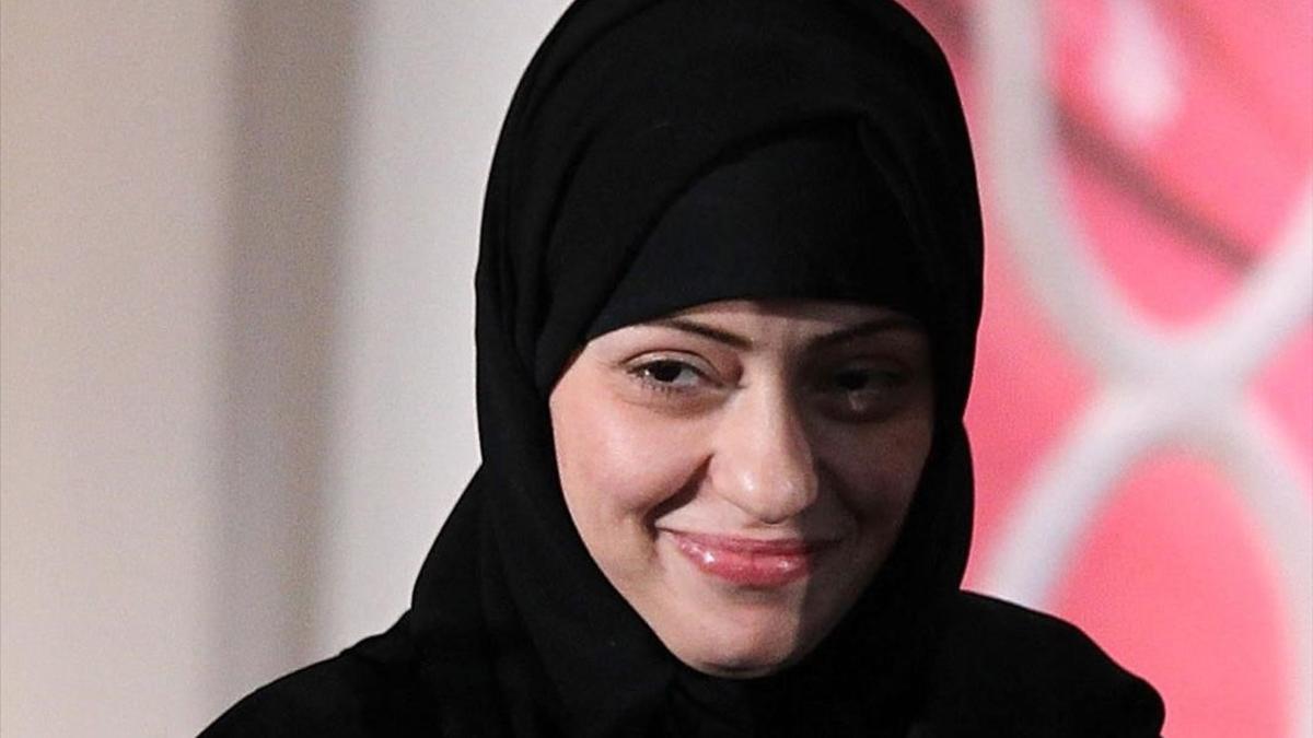 La activista politíca, Samar Badawi, recibe un premio por su impeño social. Es una de las figuras pricipales que luchan a favor de los derecohs humanos en el pais.