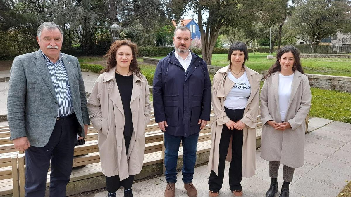 Olga Santos, segunda por la izquieda, y Loreto Taibo, a la derecha, junto a García Seoane, Raúl Varela y Sandra Sánchez.