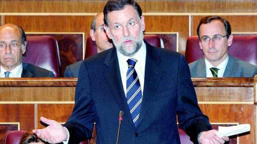 El presidente del PP, Mariano Rajoy, interviene en el Congreso tras haberse reunido con María San Gil en Madrid.
